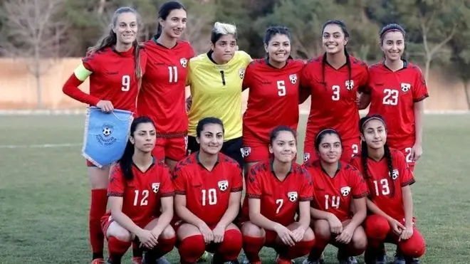 عذرخواهی فدراسیون فوتبال افغانستان به خاطر پوشش زنان فوتبالیست