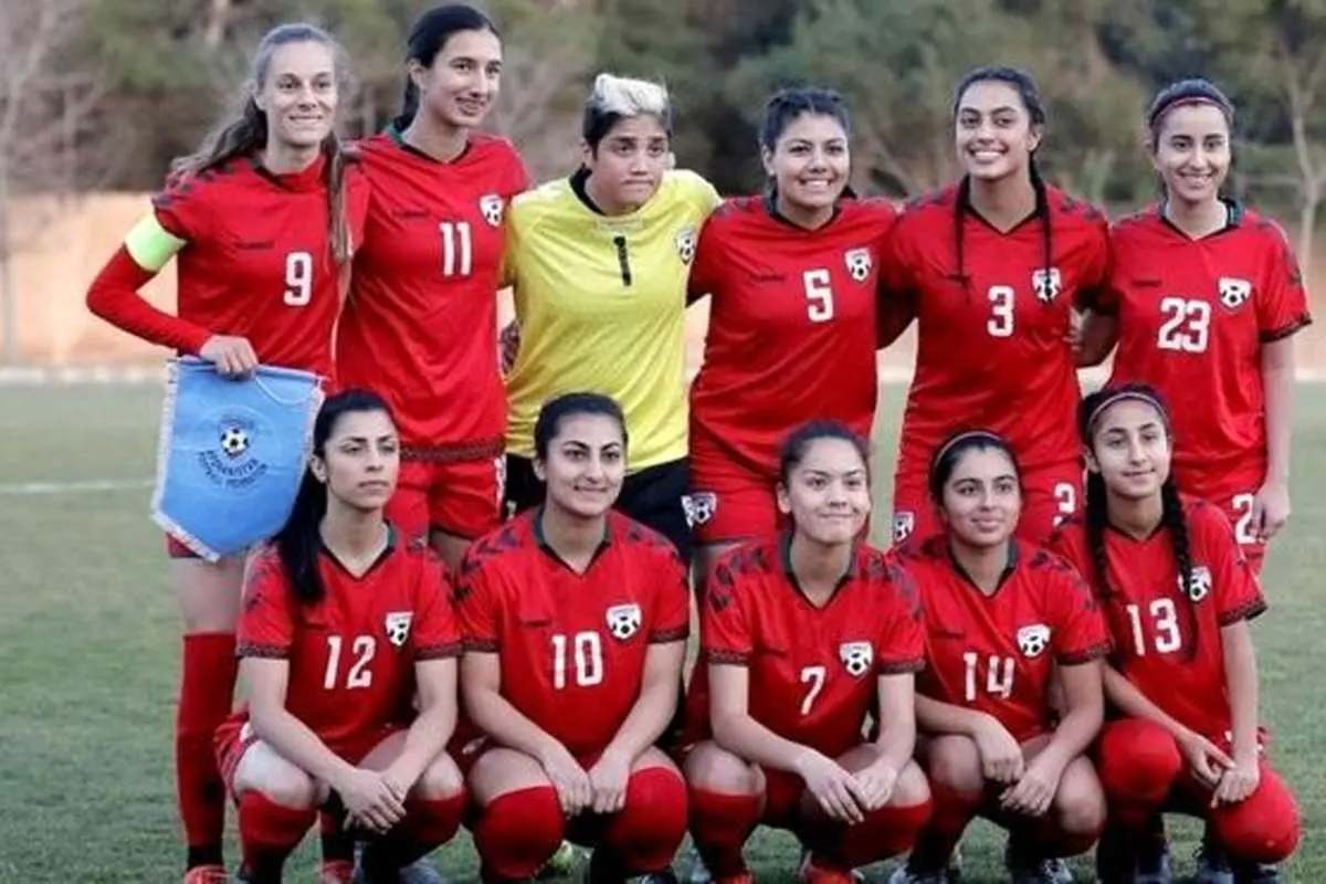 عذرخواهی فدراسیون فوتبال افغانستان به خاطر پوشش زنان فوتبالیست