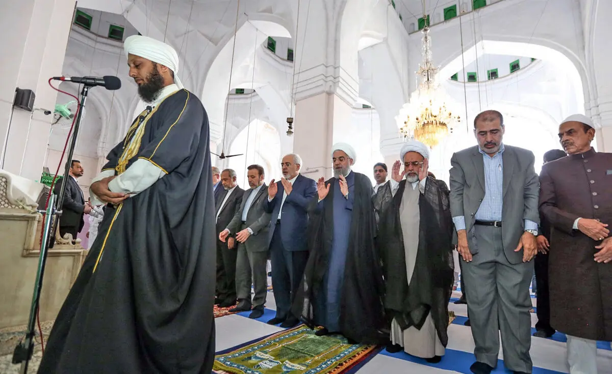 (تصاویر) روحانی و ظریف در نمازجمعه حیدرآباد هند
