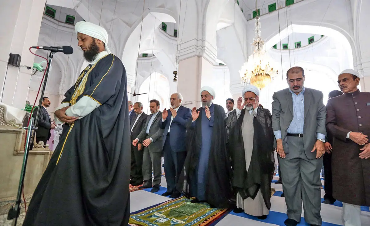 (تصاویر) روحانی و ظریف در نمازجمعه حیدرآباد هند