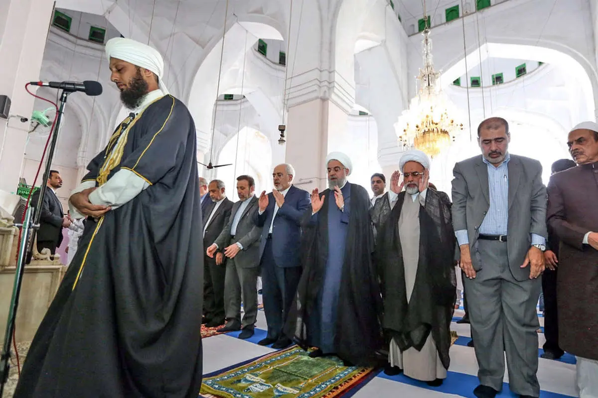(تصاویر) روحانی و ظریف در نمازجمعه حیدرآباد هند