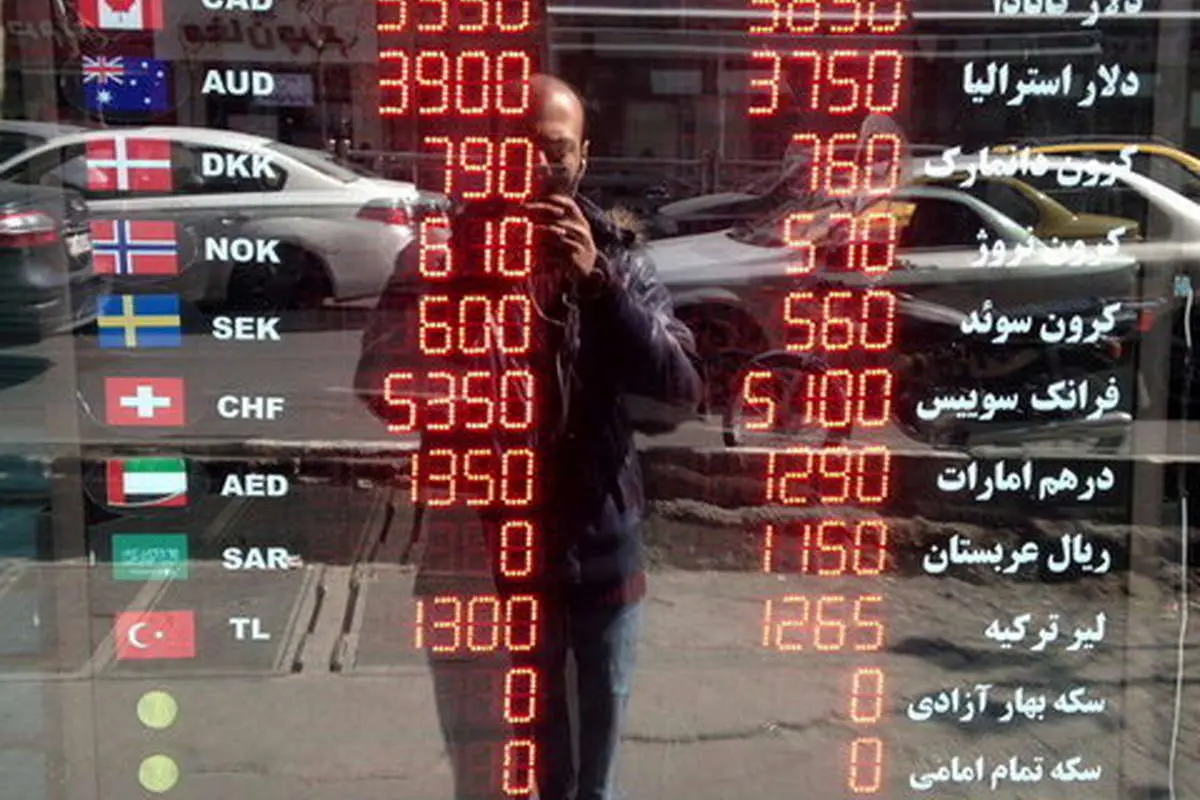 قیمت دلار آزاد با صرافیها چقدر فرق دارد؟