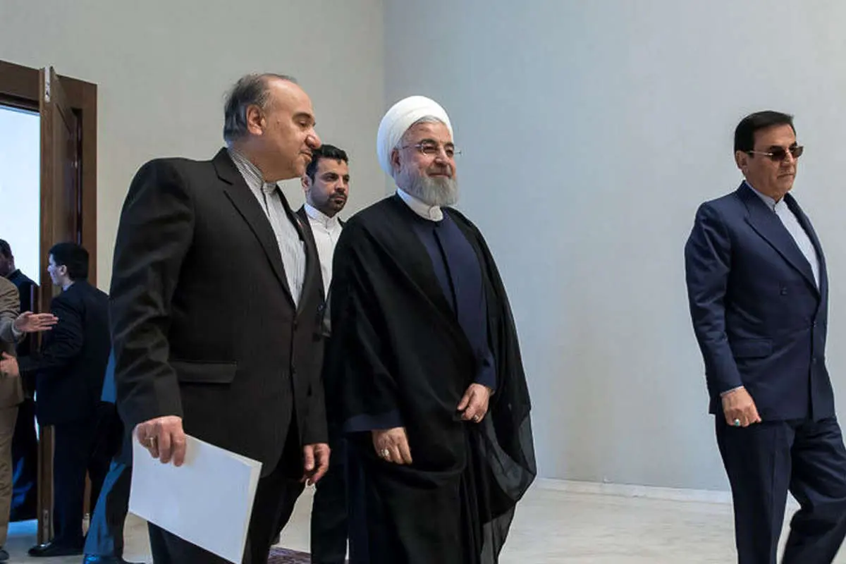 (تصاویر) دیدار رئیس فیفا با روحانی در فرودگاه
