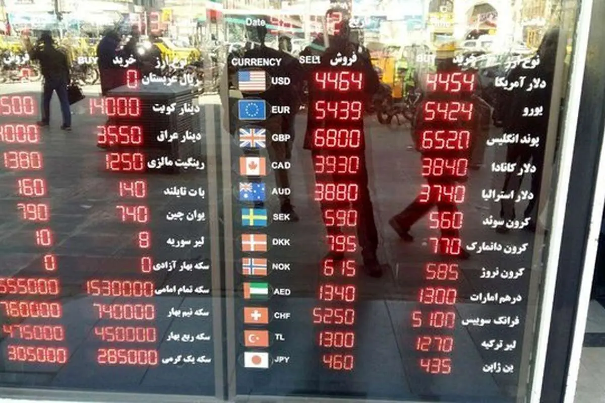 محدودیتهای فروش ارز ادامه دارد؛ هر نفر هزار دلار