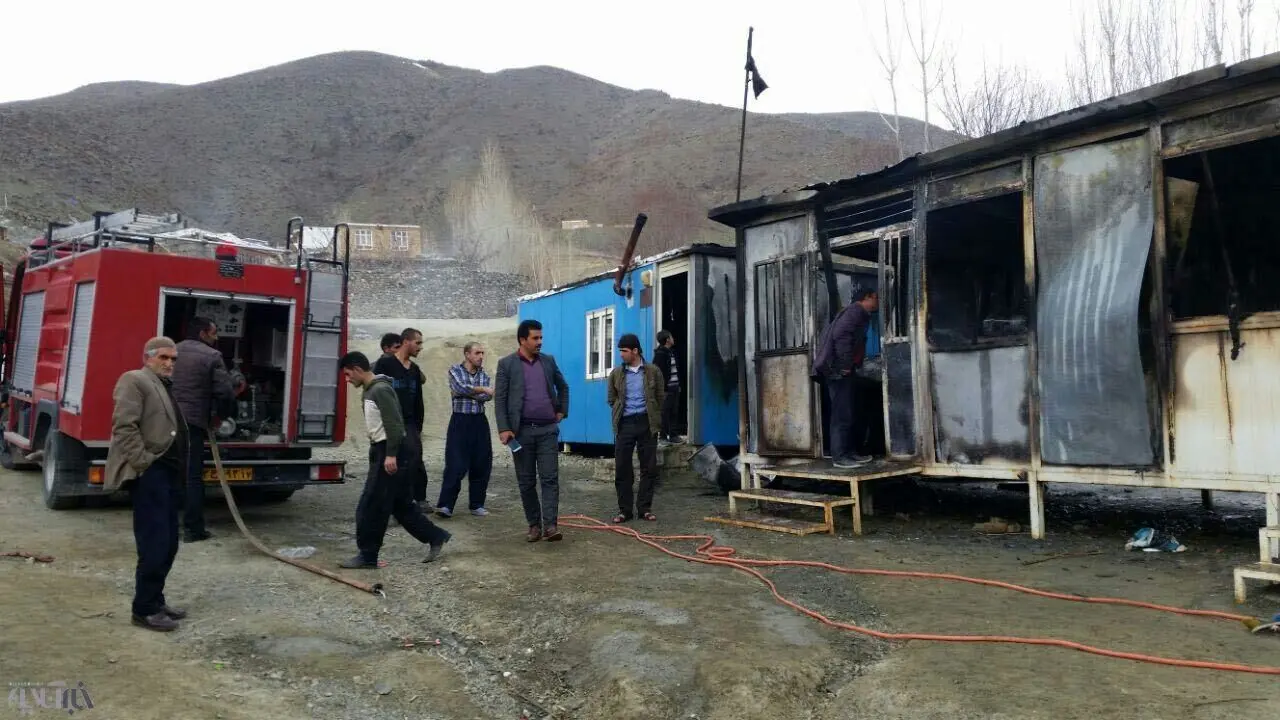 (عکس) مدرسه کانکسی خوی در آتش سوخت