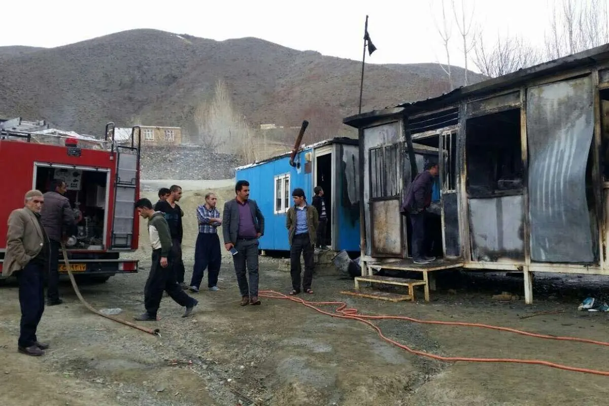 (عکس) مدرسه کانکسی خوی در آتش سوخت