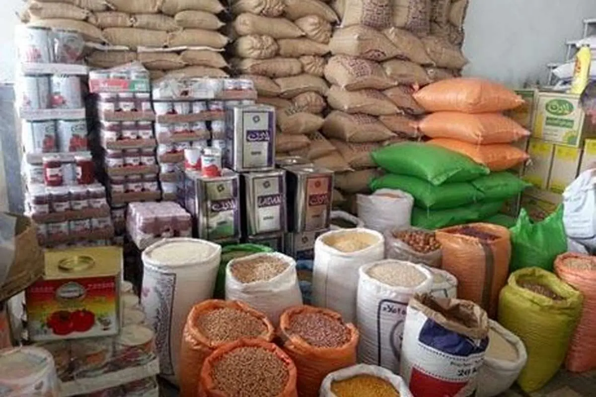 توزیع کالاهای اساسی شب عید به نرخ مصوب