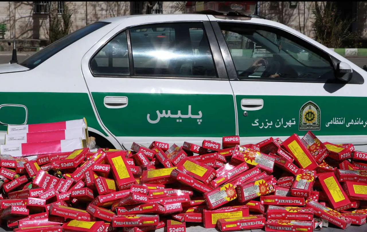 (تصاویر) کشف 17 تن انواع مواد محترقه