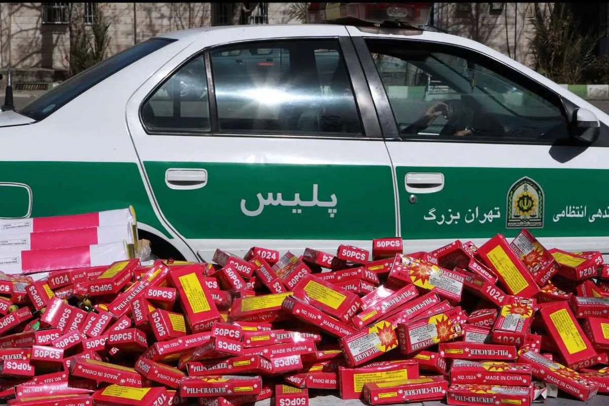 (تصاویر) کشف 17 تن انواع مواد محترقه