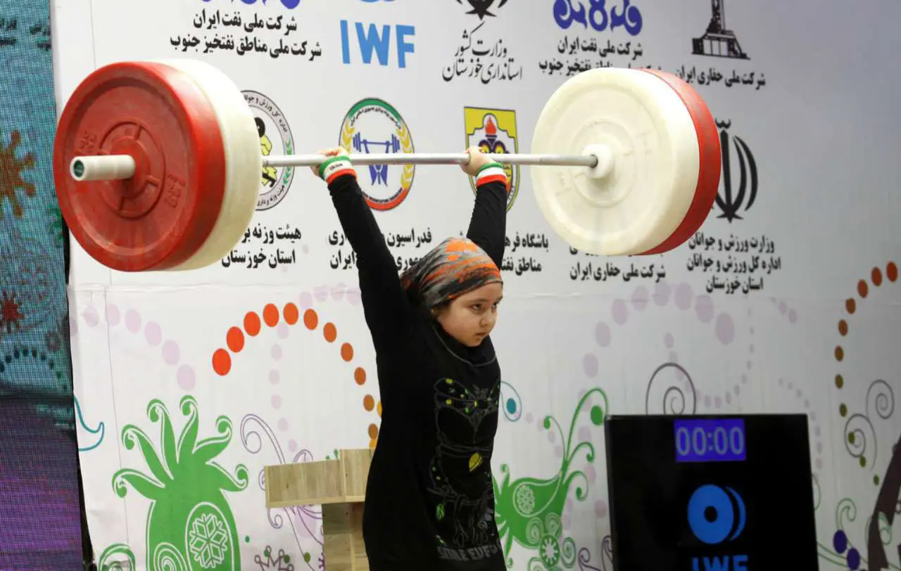 (تصاویر) دختربچه ۸ ساله اردبیلی بلاخره وزنه زد