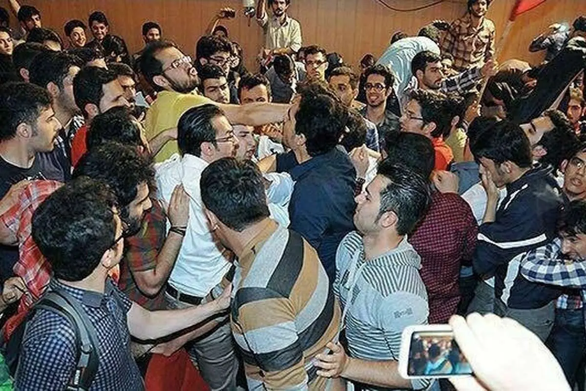دعوا بر سر صندلی در پردیس سینمایی کوروش
