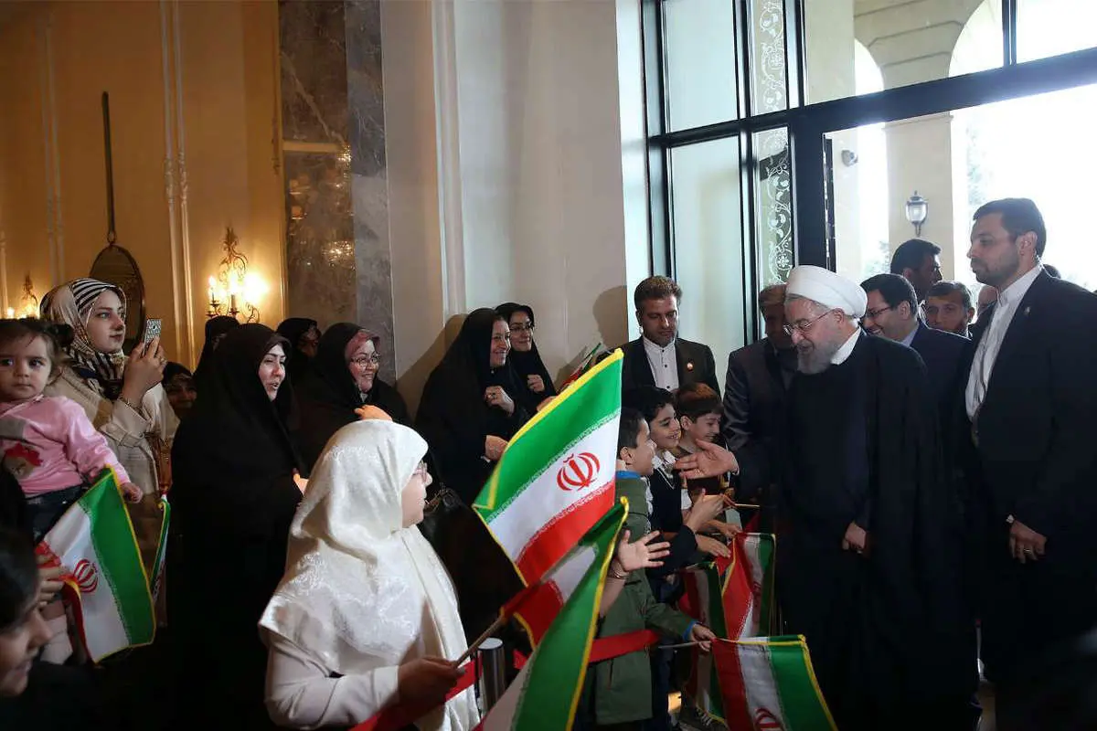 (تصاویر) روحانی وارد باکو شد