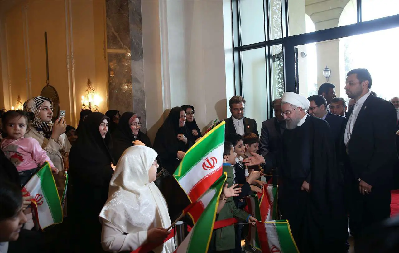 (تصاویر) روحانی وارد باکو شد
