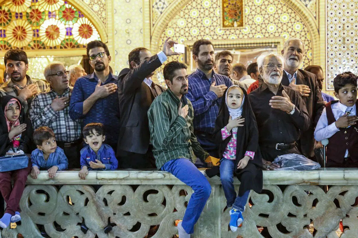 (تصاویر) لالهگردانی و تعویض پرچم حرم شاهچراغ(ع)