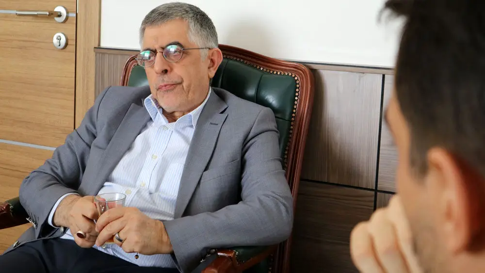 حرف‌های انتزاعی کشور را نجات نمی‌دهد