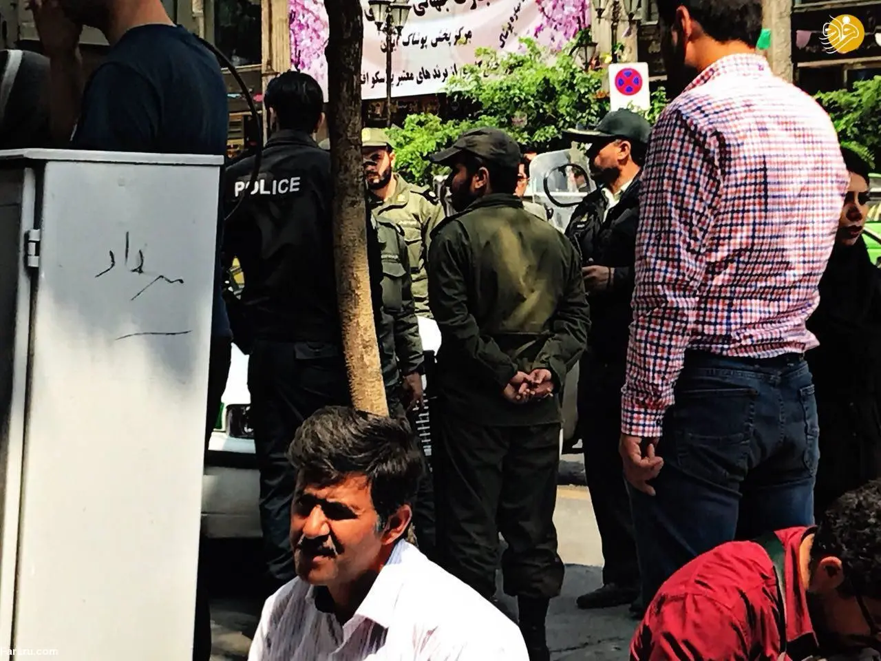 (تصاویر) صف خرید دلار ۵۵۰۰ تومانی!