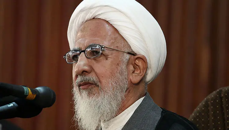 آیت‌الله جوادی آملی: کسی که روسری بر سر چوب می کند، با شرایط کشور مخالف است نه قرآن