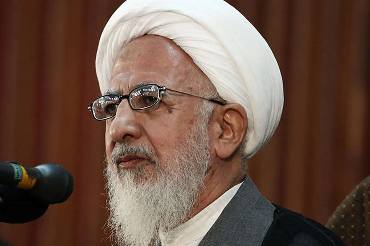 آیتالله جوادی آملی: کسی که روسری بر سر چوب می کند، با شرایط کشور مخالف است نه قرآن