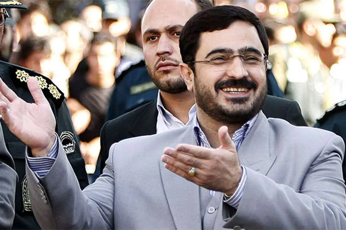 پنهان، فراری یا فعال در بازار آهن؟!/ مردم منزل به منزل به دنبال مرتضوی