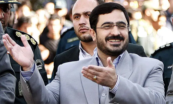 پنهان، فراری یا فعال در بازار آهن؟!/ مردم منزل به منزل به دنبال مرتضوی