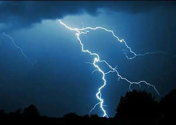 صاعقه جان دو جوان نهاوندی را گرفت
