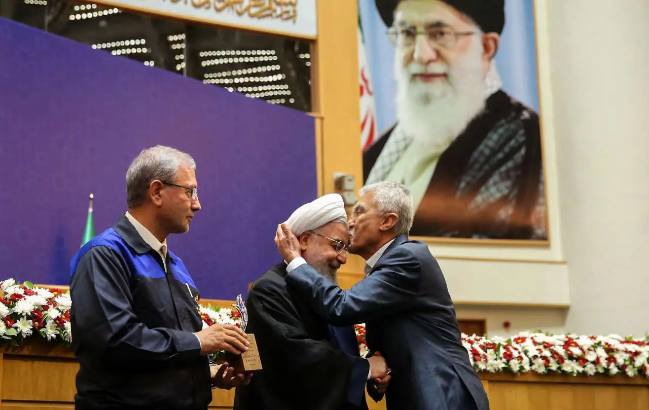 (تصاویر) جشنواره قدردانی ازکارگران با حضور روحانی