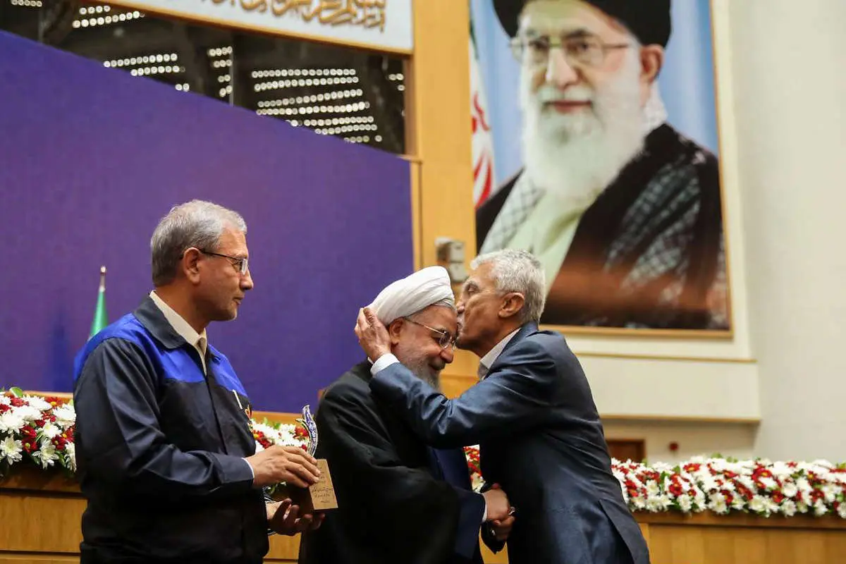 (تصاویر) جشنواره قدردانی ازکارگران با حضور روحانی