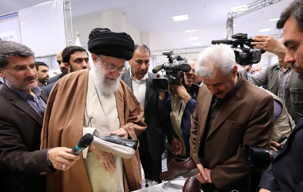 (تصاویر) بازدید رهبر انقلاب از نمایشگاه کالای ایرانی