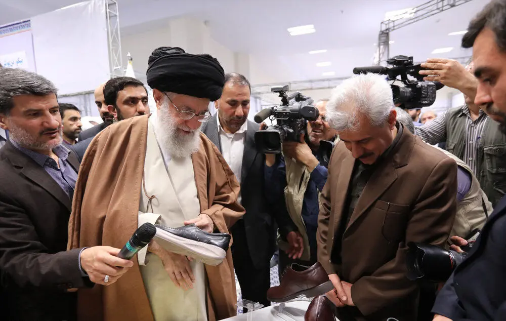 (تصاویر) بازدید رهبر انقلاب از نمایشگاه کالای ایرانی