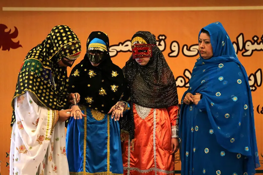 امکان پوشیدن لباس سنتی هرمزگان در مدارس و ادارات