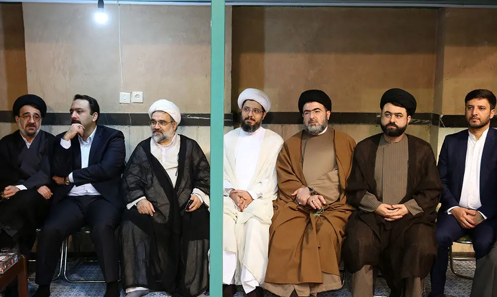 (تصاویر) مراسم عمامه‌گذاری سید احمد خمینی
