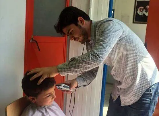 معلمی که آرزوی دانش‌آموزانش را برآورده می‌کند