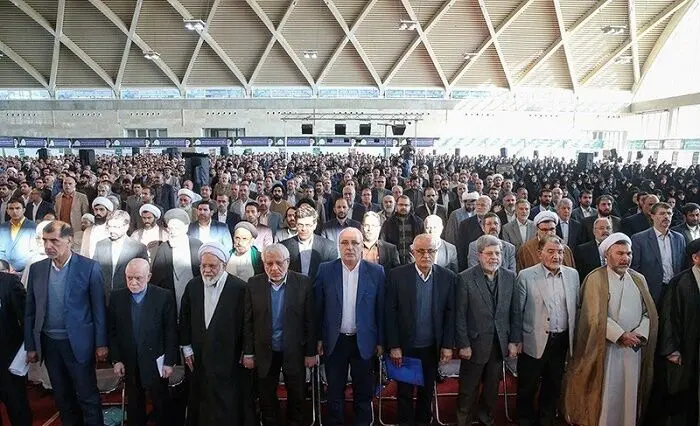 "اصولگرایان" مشغول چه کاری هستند؟