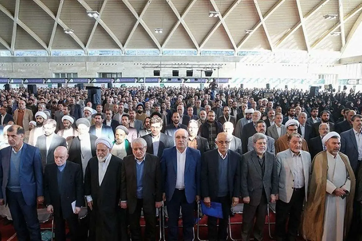 "اصولگرایان" مشغول چه کاری هستند؟