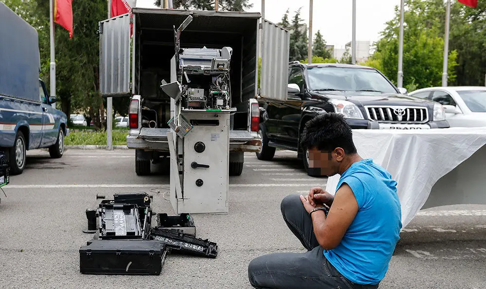 (تصاویر) دستگیری سارقان خودپرداز‌های تهران