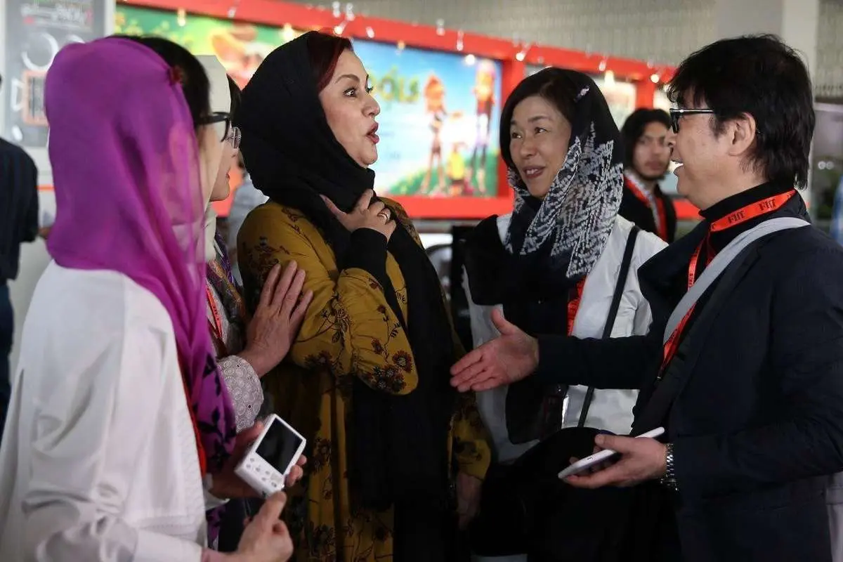 (تصویر) دست ندادن مریلا زارعی با مرد چینی سوژه شد