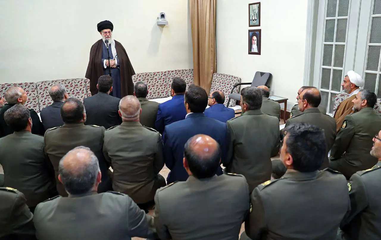 تجلیل رهبر انقلاب از مواضع فرمانده کل ارتش