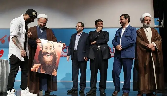 "عزت‌الله ضرغامی" در تک و تا!