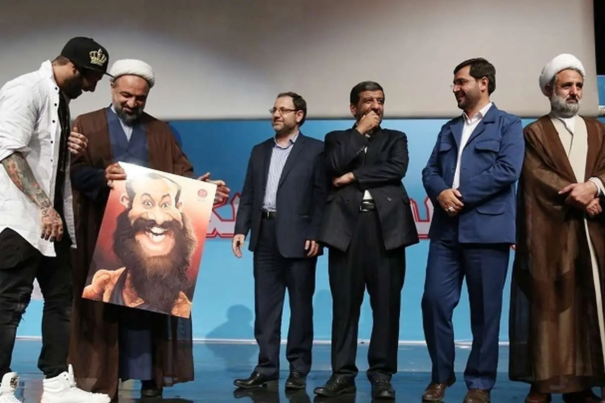 "عزتالله ضرغامی" در تک و تا!