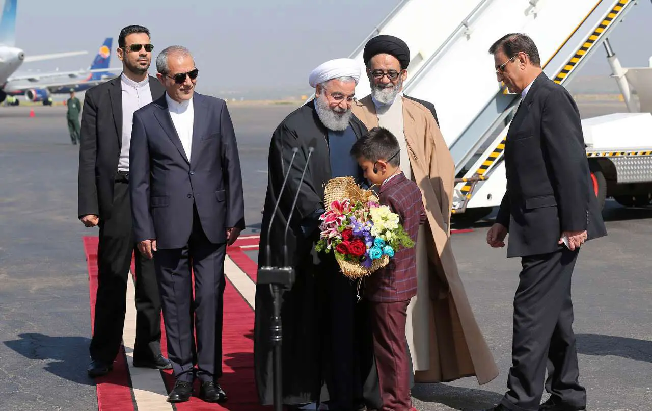 (تصاویر) حضور روحانی در ورزشگاه تبریز