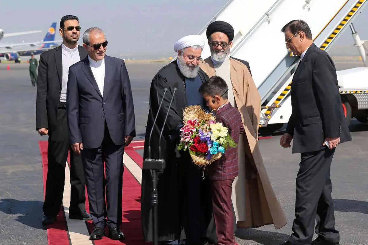 (تصاویر) حضور روحانی در ورزشگاه تبریز