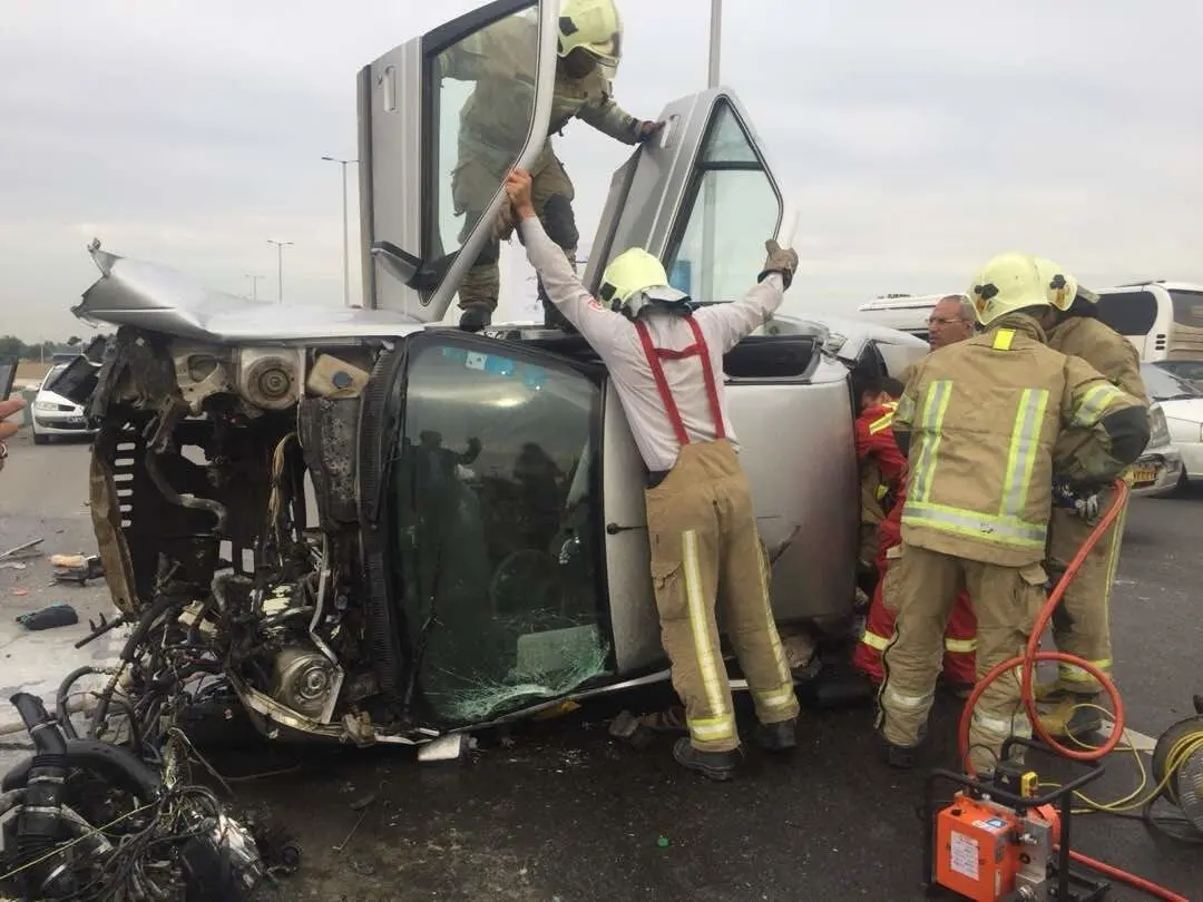 (تصاویر) تصادف در مسیر فرودگاه امام در حضور وزیر رفاه