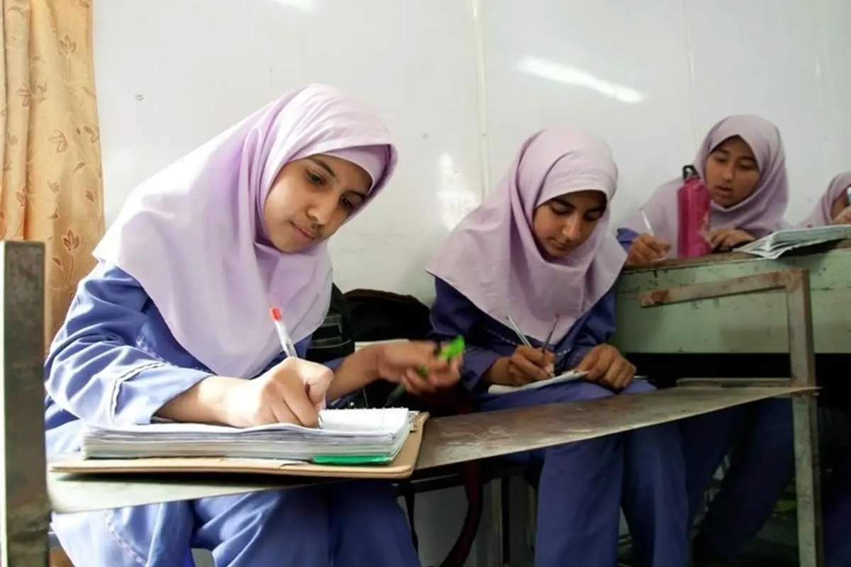 ماجرای قیچی کردن موی دختر دانشآموز