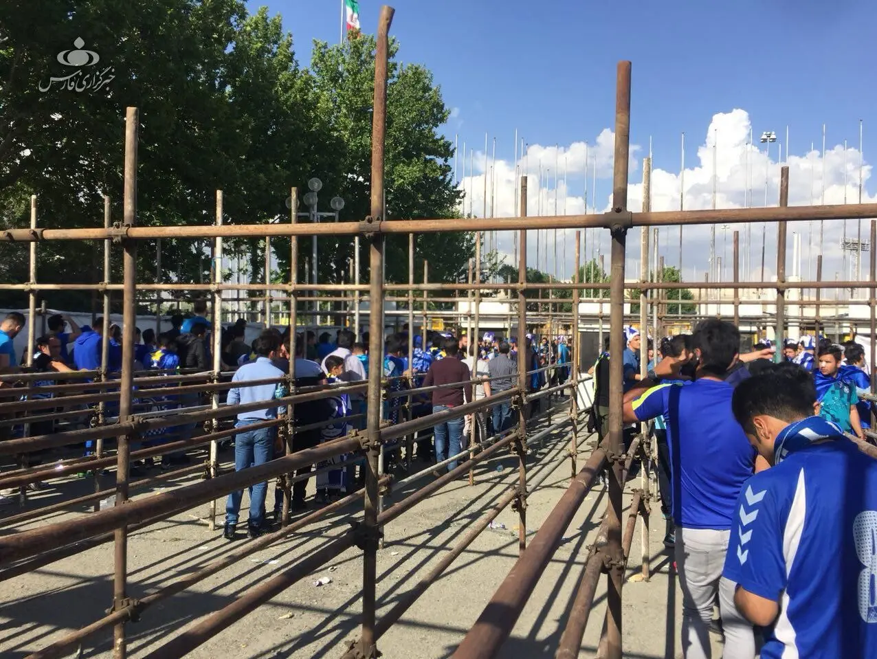 شناسایی دختران پسرنما در ورزشگاه آزادی!