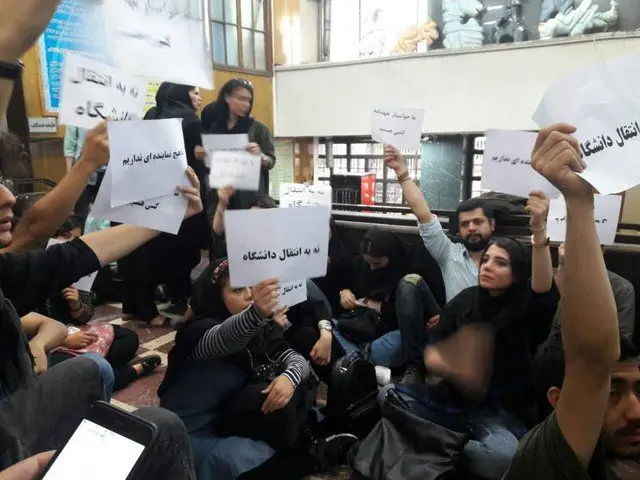 ادامه اعتراضات دانشجویان هنر و معماری تهران مرکز