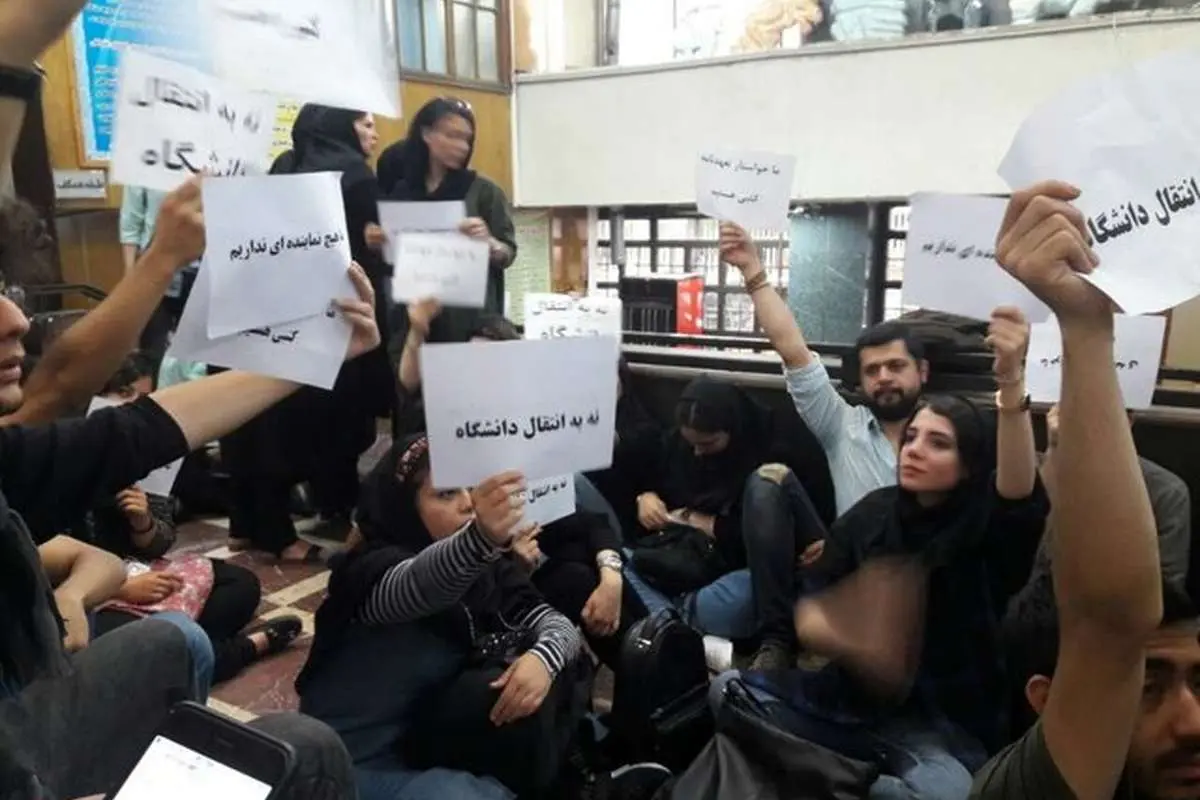 ادامه اعتراضات دانشجویان هنر و معماری تهران مرکز