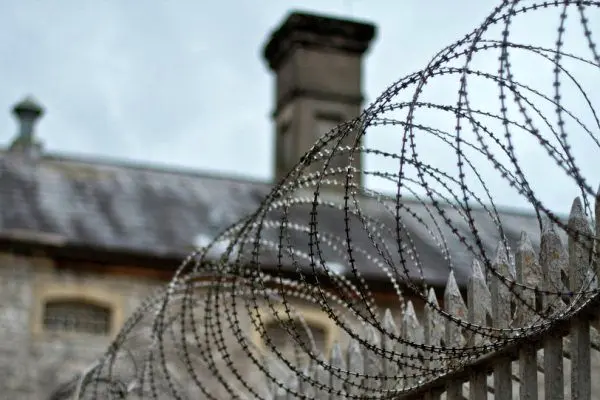 گزارش عجیب زندگی لاکچری پشت دیوار زندان ها