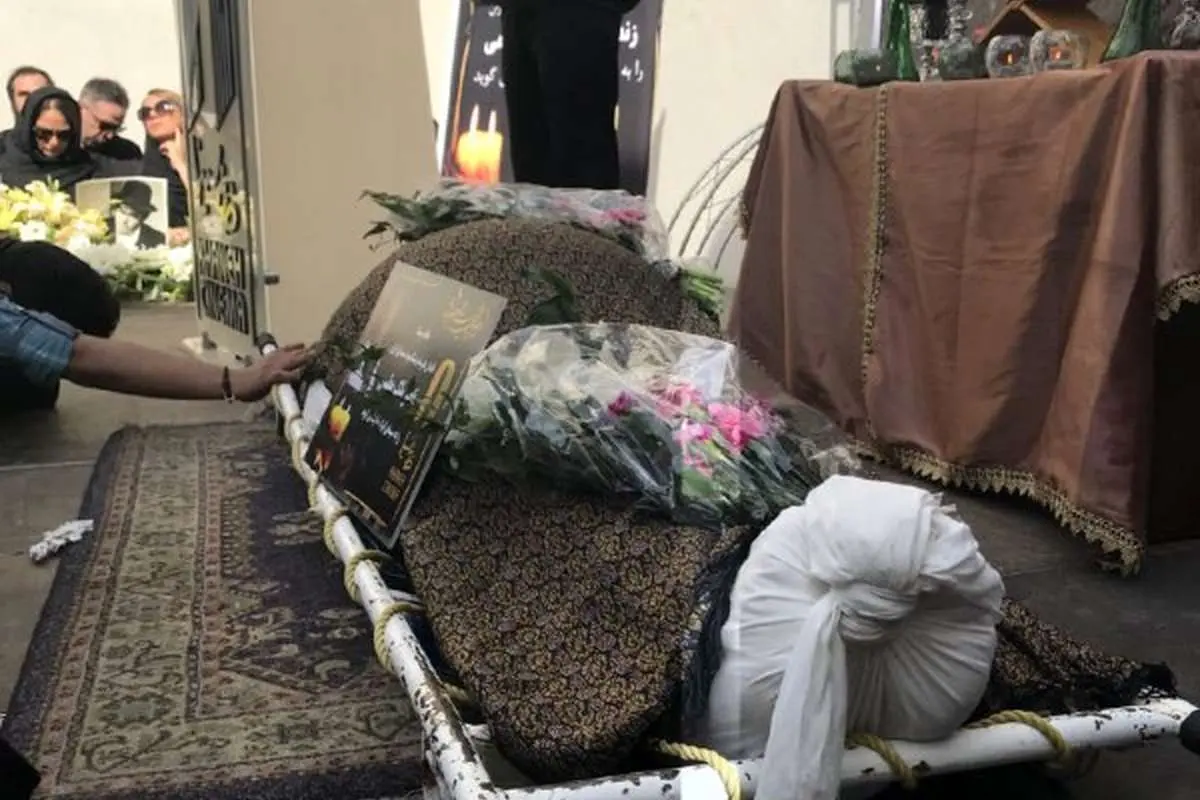 روزنامه جوان: موسوی و خاتمی به "ملکمطیعی" بد کردند