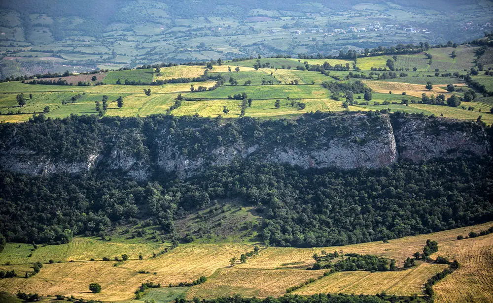 (تصاویر) گورستان اسرارآمیز مسلمانان در دوره تیموری