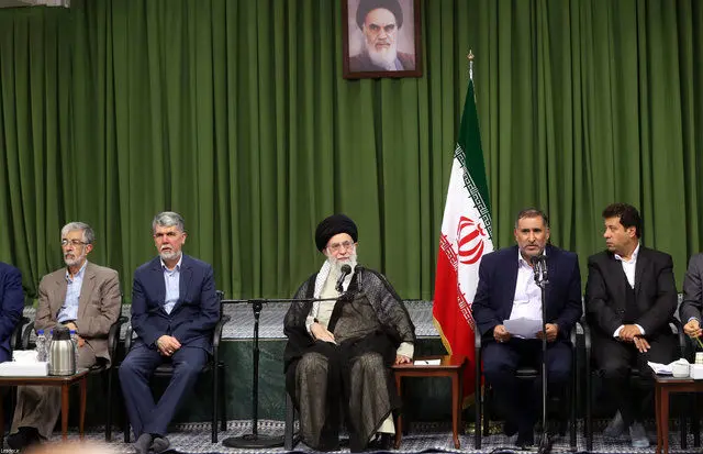 رهبر انقلاب: بکوشید شعر فارسی عفیف، حکمت‌آمیز باقی بماند